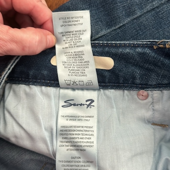 NWT Seven7 Sunset denim Bermuda rolled cuff stretch size 10 gold patch - Picture 14 of 16